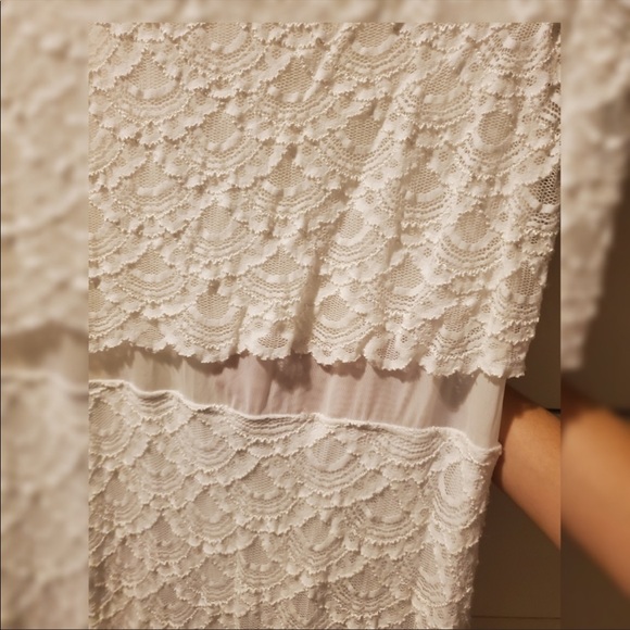 Bebe flirty scalloped lace dress - Picture 5 of 5